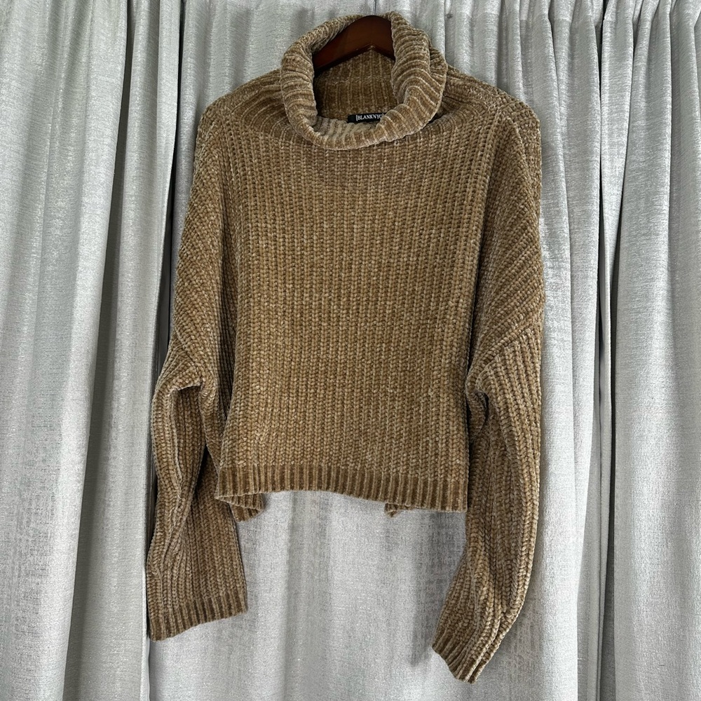 Tan/ Nude Blancnyc turtle neck sweater. 
Size M/L